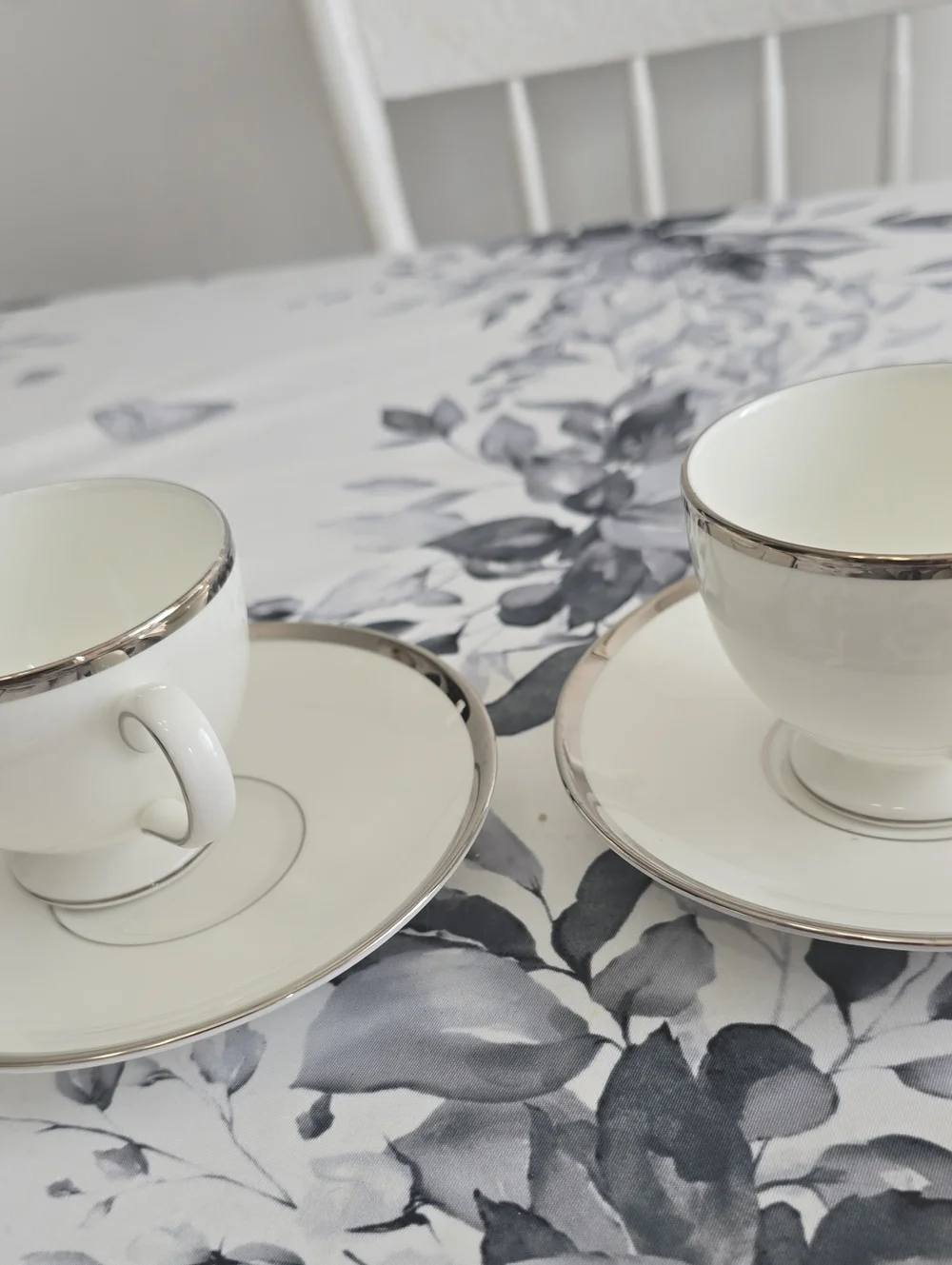 Wedgwood Bone China 4 Cups 4 Saucers Carlyn Made In England White